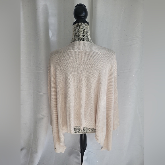 Lululemon Forward Flow Cape Soft Ivory Sz OS - Picture 4 of 13